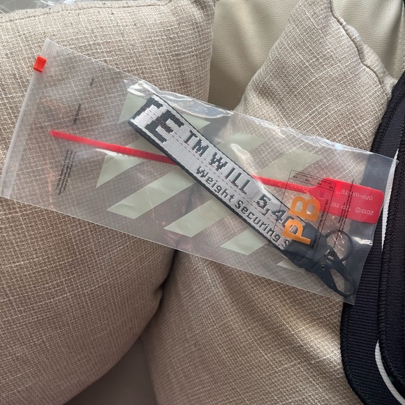 Off-White Keychain - Picture 5 of 7